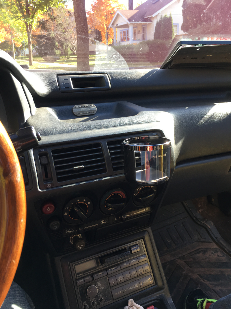 Illustration for article titled JDM Intensifies (cup holder review(very exciting(much wow)